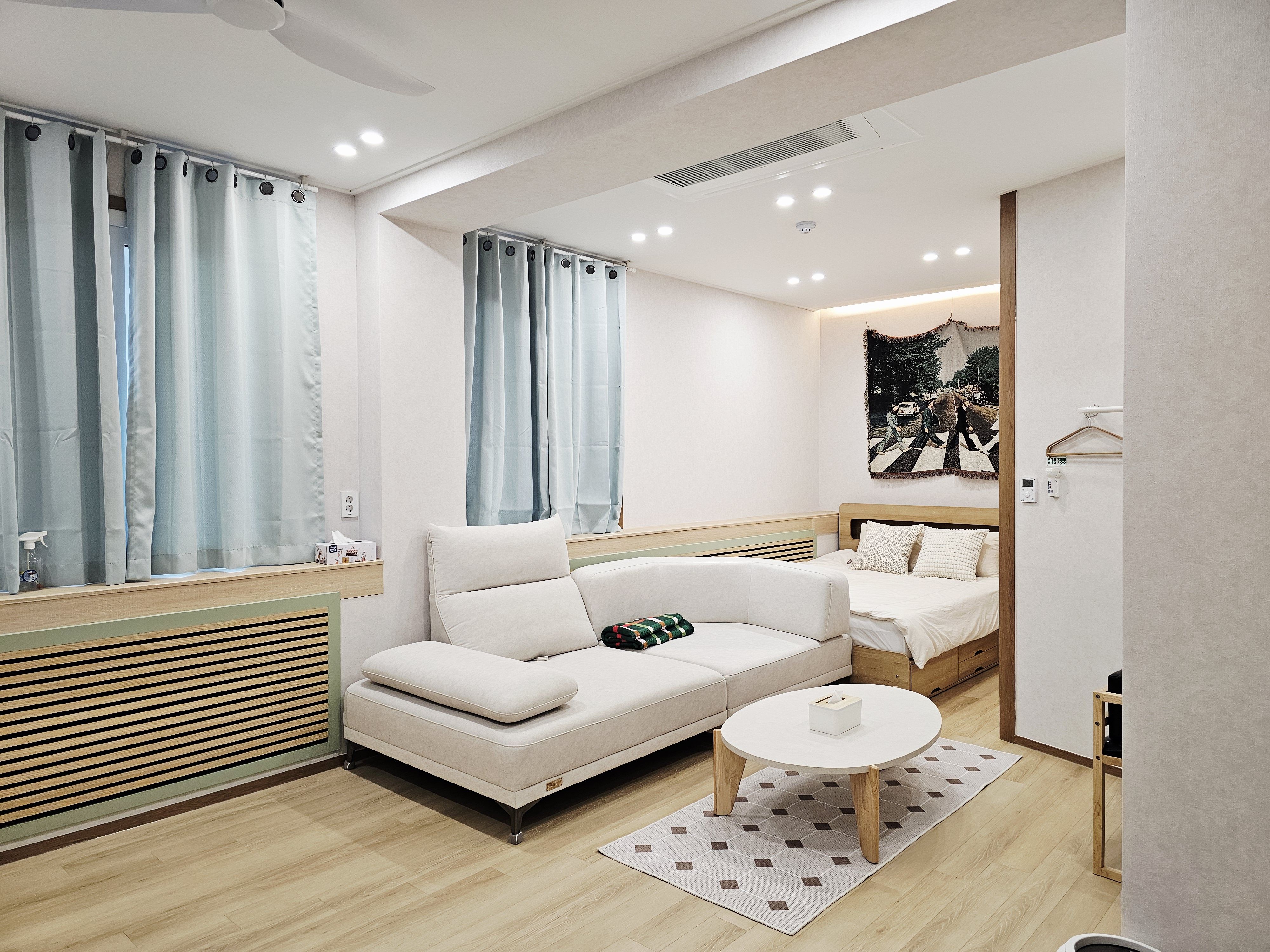 Room 2 Image 1